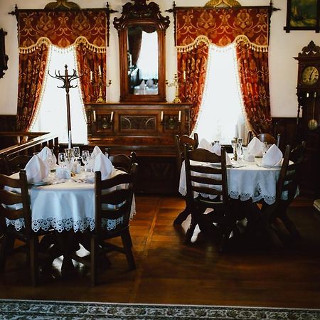 Antique House Hotel Dubno Exteriör bild