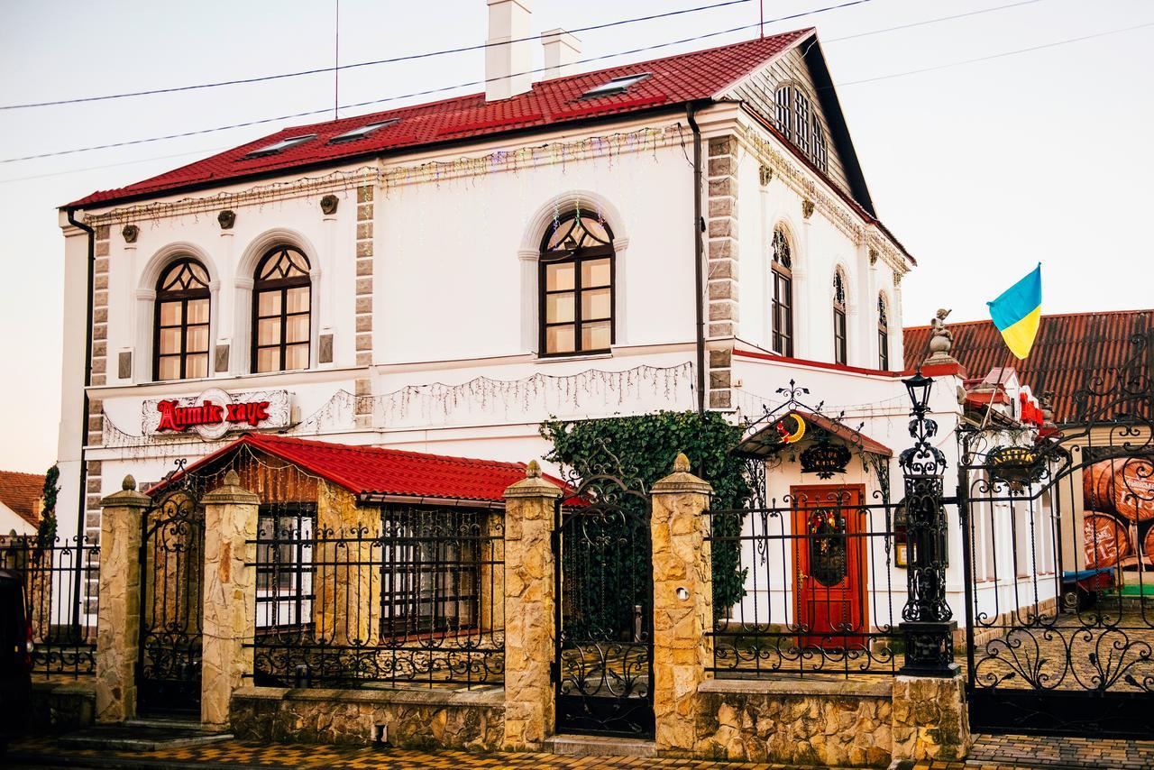 Antique House Hotel Dubno Exteriör bild