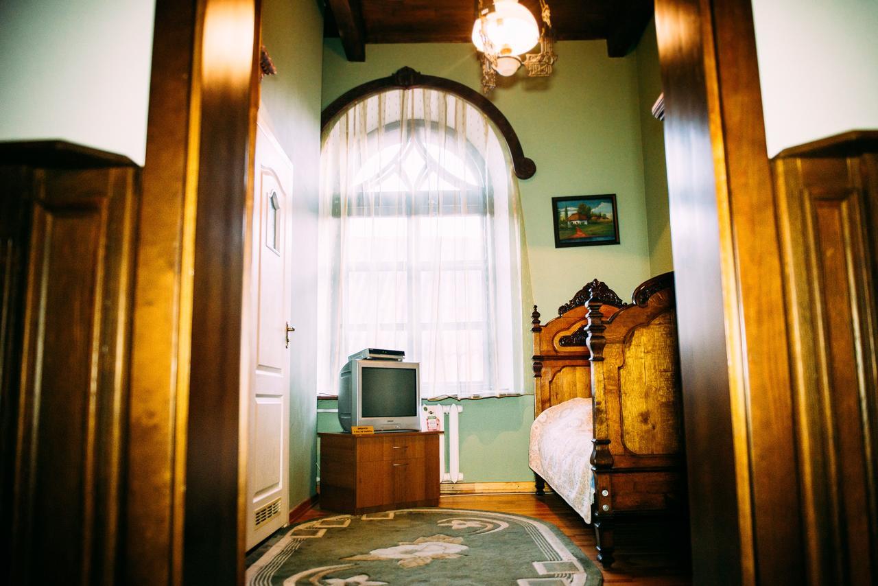 Antique House Hotel Dubno Exteriör bild