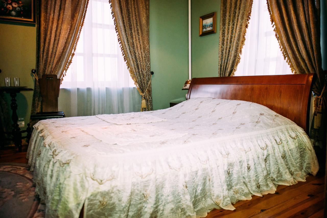 Antique House Hotel Dubno Exteriör bild