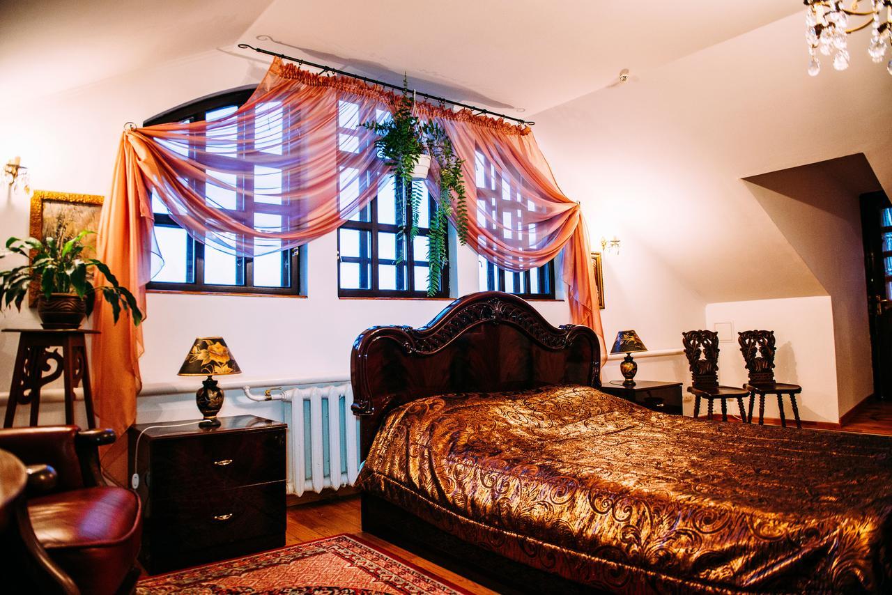 Antique House Hotel Dubno Exteriör bild