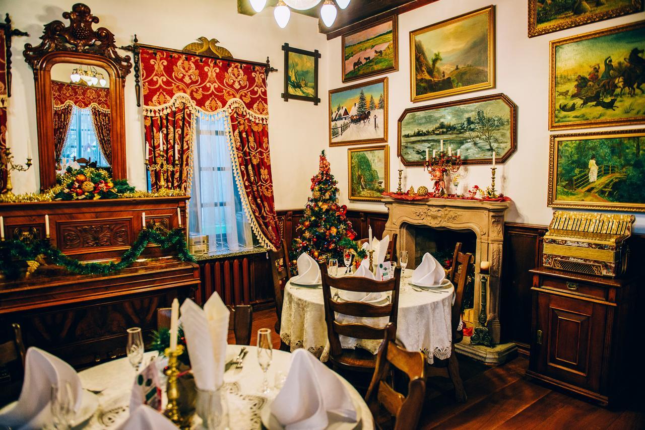 Antique House Hotel Dubno Exteriör bild