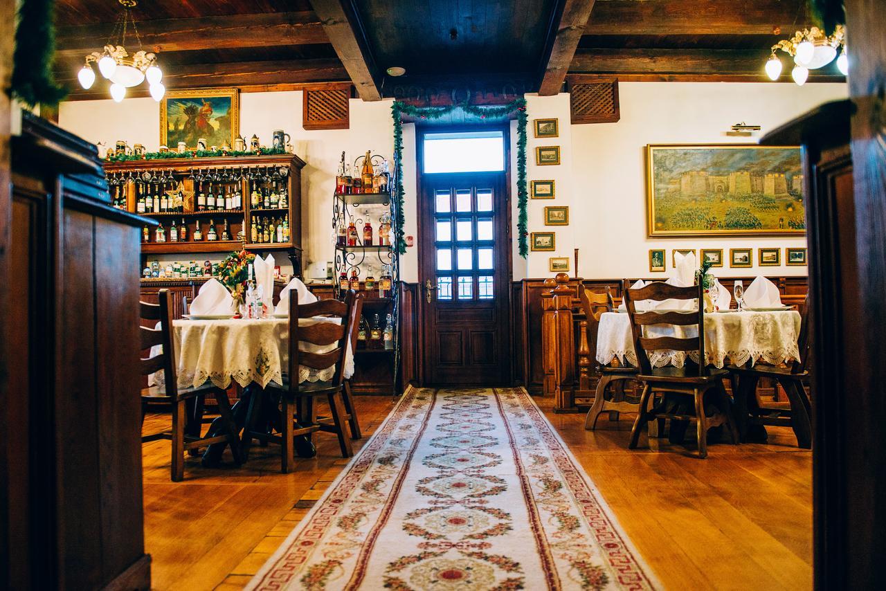 Antique House Hotel Dubno Exteriör bild